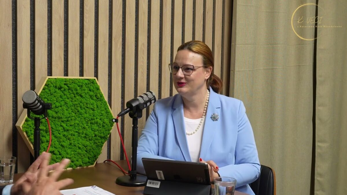 K. R. Neveďalová: K VECI #12 rozhovor s ministrom financií Ladislavom Kamenickým