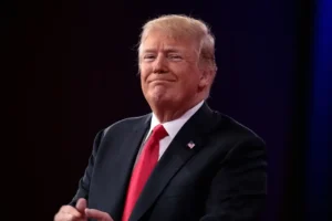 obhajcovia vojny bijú na poplach, trump ide zrušiť kľúčový úrad v pentagone Donald Trump schválil plán útoku na Irán…