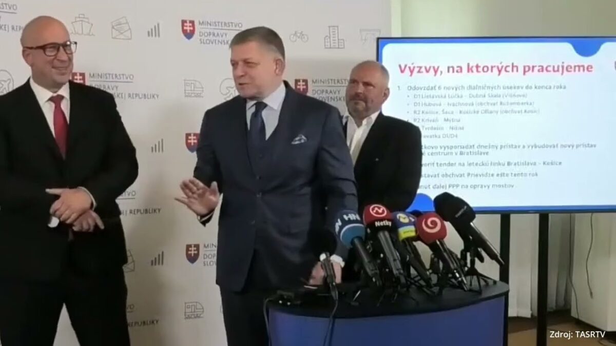 TK predsedu vlády SR R. Fica a ministra dopravy SR J. Ráža po rokovaní na Ministerstve dopravy.
