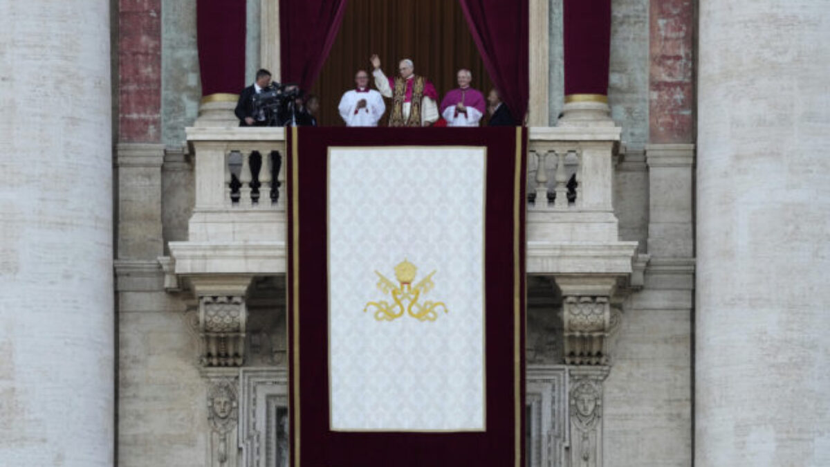 Predstavenie nového pápeža Leva XIV. verejnosti zažili vo Vatikáne aj východniari – VIDEO