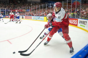 MS v hokeji 2025 (výsledky 9. máj) – Dva zápasy sa skončili 5:0, jeden sa predlž...