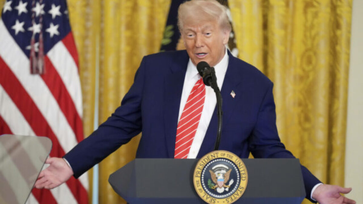 Americký prezident sa chce stretnúť s „fantastickou“ Ursulou von der Leyenovou