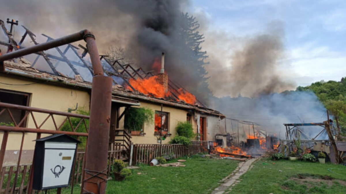 Nešťastie v Dubníku, pri požiari rodinného domu prišla o život 76-ročná žena