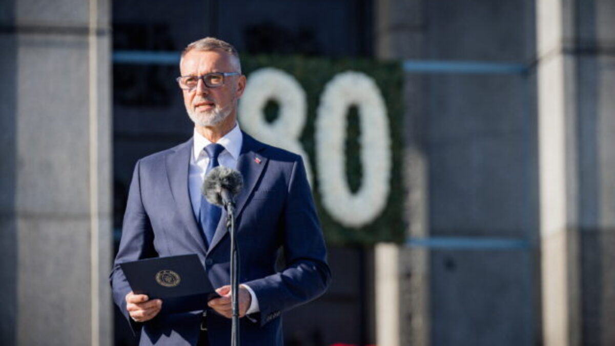 Hrôzy vojny nesmú upadnúť do zabudnutia. Raši vyzval na úctu k obetiam aj pravde