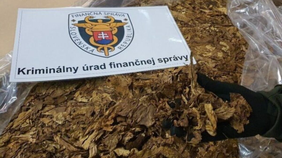Počas akcie Dohán zaistili colníci v Bratislave desať ton nelegálneho tabaku