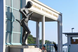 Mesto Piešťany: Rozhodnutie – Rekonštrukcia a dostavba objektu Lesoprojekt...