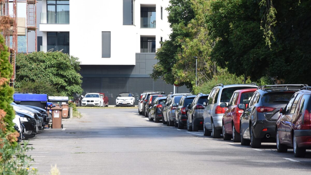 Mesto Trenčín: Zmeny v parkovaní od septembra, nové karty od 2.augusta   