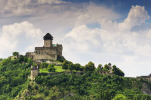 Mesto Trenčín: Po Braneckého ulici do konca leta len v jednom smere, okrem BUSov