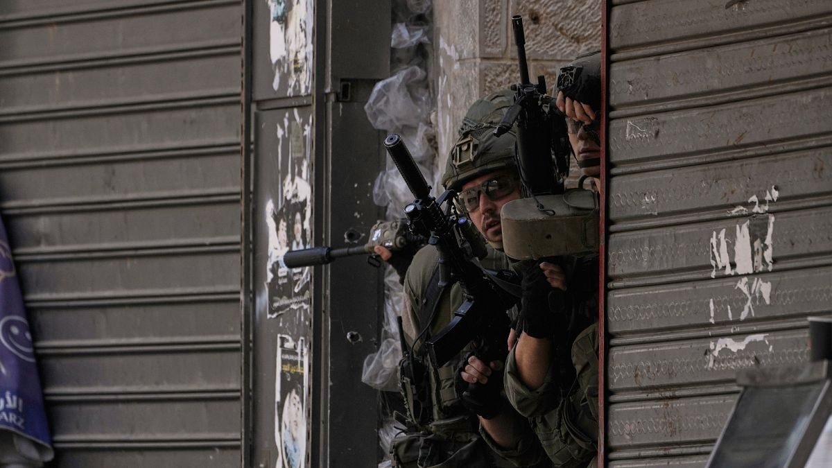 Izrael: Izraelskí osadníci podpálili vojenskú základňu na Západnom brehu počas narastajúcej vlny útokov