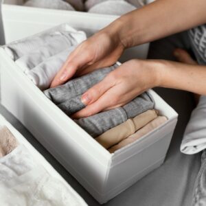 Ako si správne zorganizovať šatník: Od chaosu k prehľadnosti