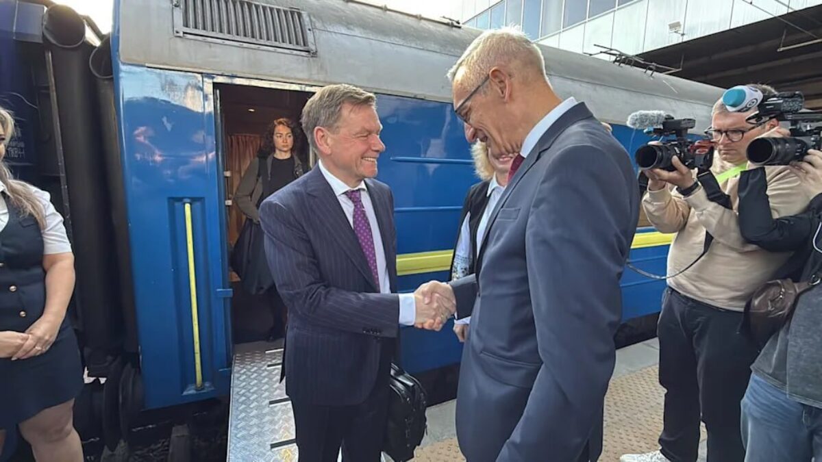 Minister zahraničných vecí Spolkovej republiky Nemecko Johann Wadeful pricestoval do Kyjeva. Ide o jeho prvú oficiálnu návštevu od nástupu do funkcie.