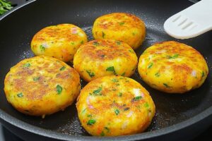 1751269582 maxresdefault.jpg Ak máte 3 zemiaky a 1 vajíčko, tento recept je pre vás! Rodinný recept za 10 min...