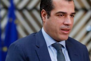 Grécky minister pre migráciu a azyl: „Strieľajte na migrantov na hraniciach.“