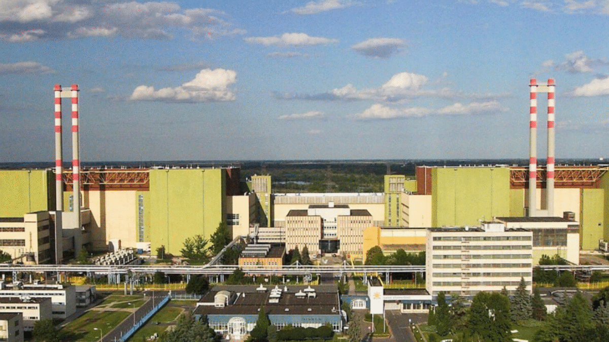 Maďarský minister zahraničných vecí Peter Szijjártó oznámil, že Trumpova administratíva zrušila sankcie z čias Bidena, ktoré zablokovali investície do rozšírenia maďarskej jadrovej elektrárne Paks II v hodnote 13,7 miliardy dolárov.