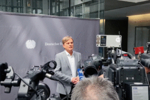 Tisíce ľudí naďalej prúdia do Nemecka