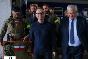 Deň ukrajinskej ústavy, poľského prezidenta Andrzeja Dudu sprevádzala ochranka s...