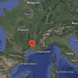 V meste Nîmes vo Francúzsku došlo k masovej streľbe, pričom strelec je údajne st...