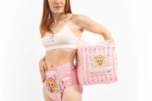 Japonsko usporiadalo módnu prehliadku plienok pre dospelých s názvom „Omutsu“ na...