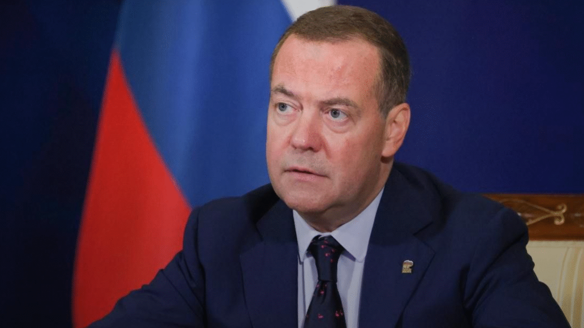 Dmitrij Medvedev vyhlásil, že súčasná Európska únia predstavuje priamu hrozbu pre národné záujmy Ruska