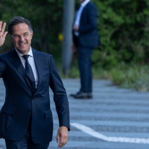 Na summite NATO Rutte vyhlásil, že USA sú „plne oddané článku 5“, čo je klauzula...