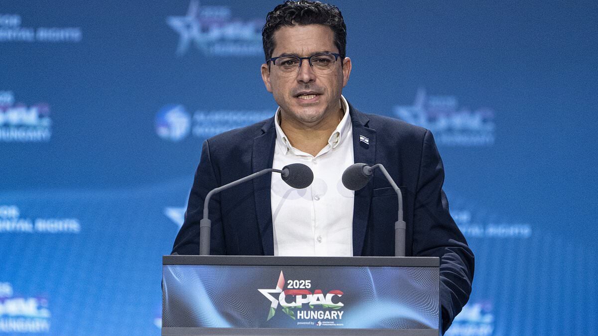 Izraelský minister pre diaspóru Amichai Chikli varuje Židov, aby opustili Spojené kráľovstvo a presťahovali sa do Izraela, a obviňuje vládu z podnecovania antisemitizmu