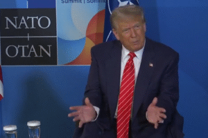 Donald Trump: CNN je spodina. MSDNC je spodina. New York Times je spodina.