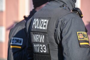 Nemecká federálna polícia dnes vykonala razie v domovoch 170 občanov za údajné š...