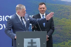 TK predsedu vlády SR R. Fica a ministra T. Tarabu po rokovaní na Ministerstve ži...