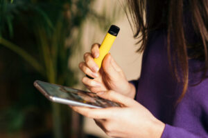 Príprava zákona o e-cigaretách viazne, poslanci parlamentu hovoria o cynizme a z...