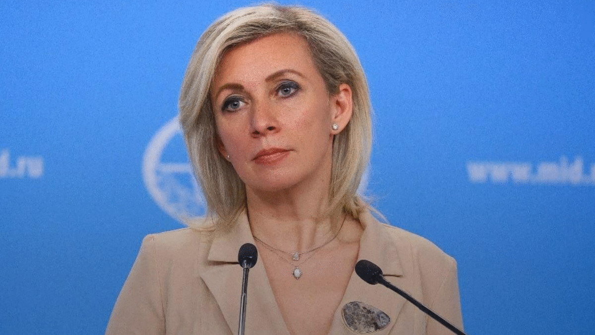 Maria Zacharovová vyhlásila, že Západ zostáva slepý voči hrôzam svojich minulých zlyhaní a opäť uskutočňuje operáciu na zmenu režimu v Iráne – tentoraz pod falošnou zámienkou eliminácie neexistujúceho programu „jadrových zbraní“.