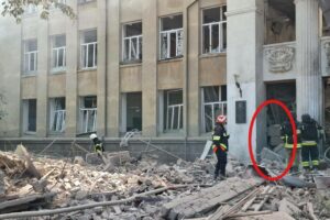 V Belgorode-Dnestrovskom v Odeskej oblasti bola dnes po útoku balistickou raketo...