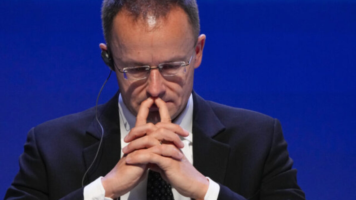 Maďarsko a Slovensko budú blokovať nové sankcie voči Rusku, ak EÚ zakáže dovoz ruského plynu, povedal Szijjártó