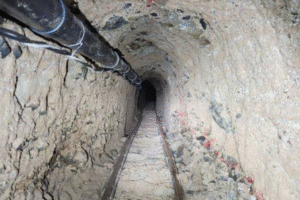 Agenti americkej pohraničnej hliadky odhalili rozsiahly podzemný pašerácky tunel...