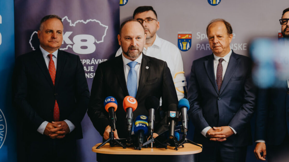 vláda chce zobrať samosprávam 200 miliónov. ohrozuje tak tisíce projektov a služby pre občanov Vláda chce zobrať samosprávam 200 miliónov. Ohrozuje tak tisíce projektov a služby pre občanov