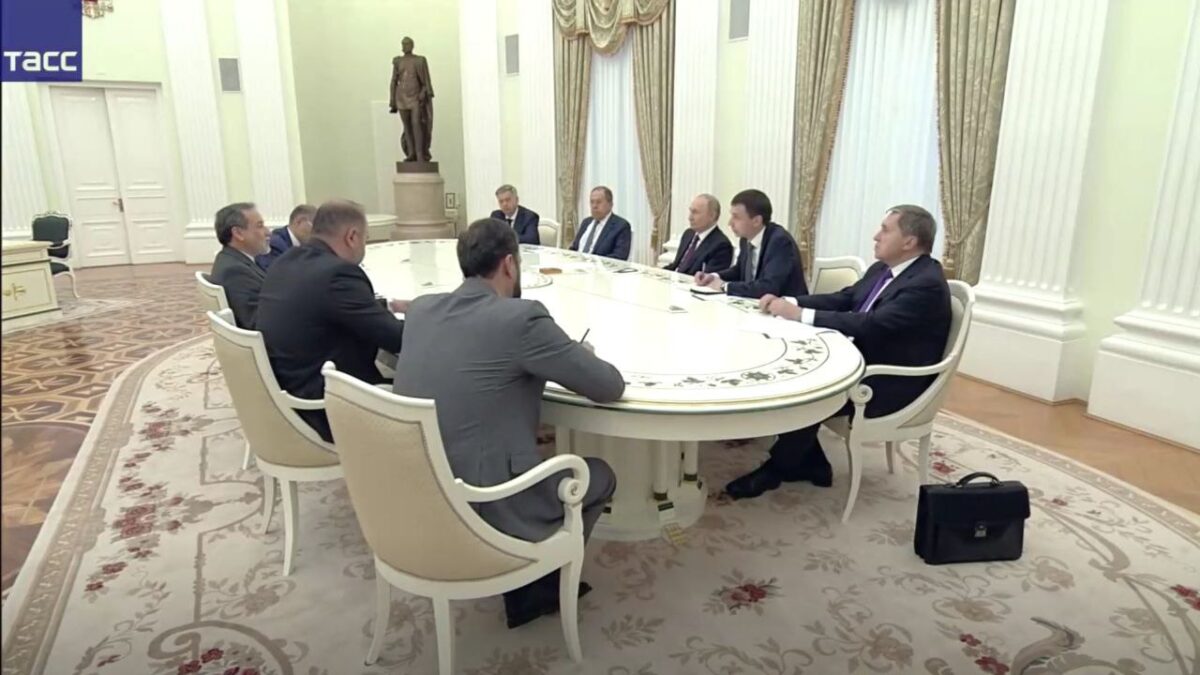 Vladimír Putin sa stretáva s iránskym ministrom zahraničných vecí Abbásom Aragčím