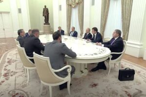 Vladimír Putin sa stretáva s iránskym ministrom zahraničných vecí Abbásom Aragčí...