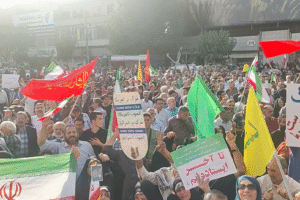 Tisíce ľudí demonštrovali v Teheráne na odsúdenie Trumpových útokov na iránske j...