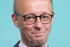 Nemecko: Proti kancelárovi Merzovi bolo vznesené trestné obvinenie za podporu iz...