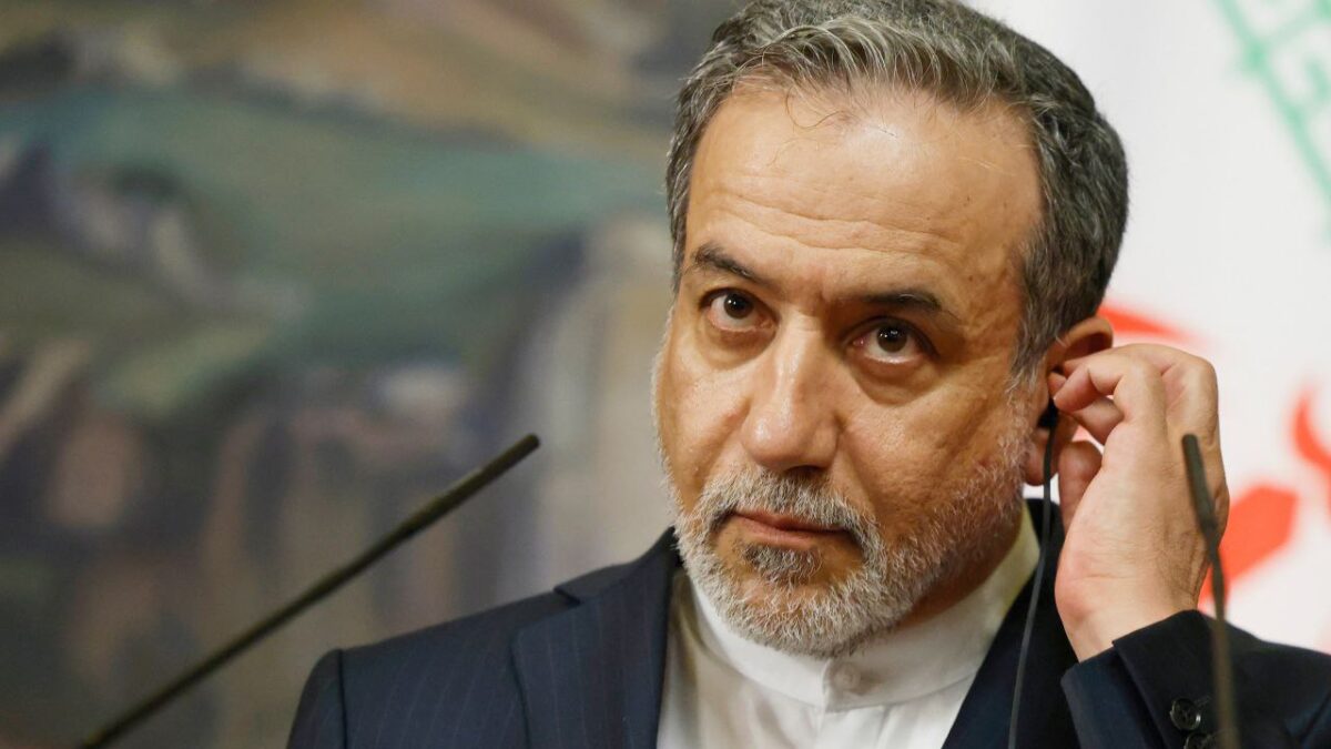 Irán je pripravený začať rokovania s Izraelom, ale iba ak Izrael zastaví svoje agresívne činy, uviedol iránsky minister zahraničných vecí Abbás Aragččí
