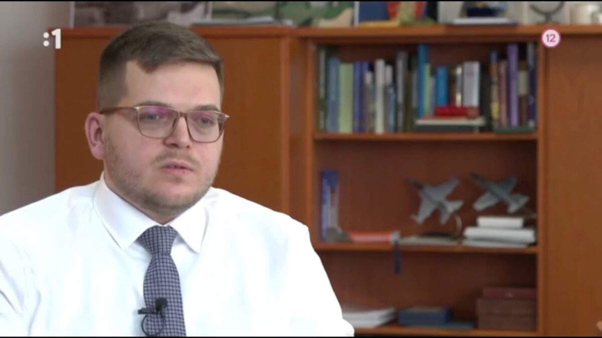 Opozičné mediálne čivavy na povel obhajujú spreneveru európskych peňazí, pretože ide o člena svorky.