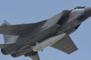 Rusko zasiahlo Kremenčug dronmi, strelami s plochou dráhou letu a balistickými s...