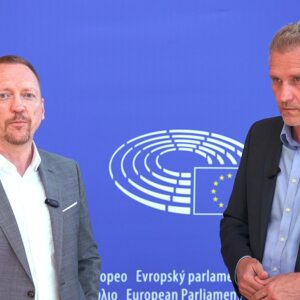 Petr Bystroň, europoslanec za AfD, musel znášať bezprecedentnú sériu štátnych re...