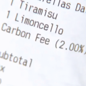 Pizzeria v Toronte začala zákazníkom účtovať 2 % uhlíkový poplatok, aby kompenzo...