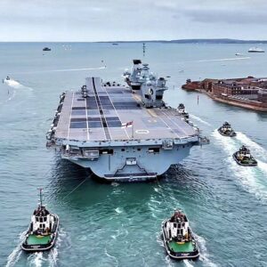 Egyptské médiá informujú, že britská lietadlová loď Queen Elizabeth prešla cez S...