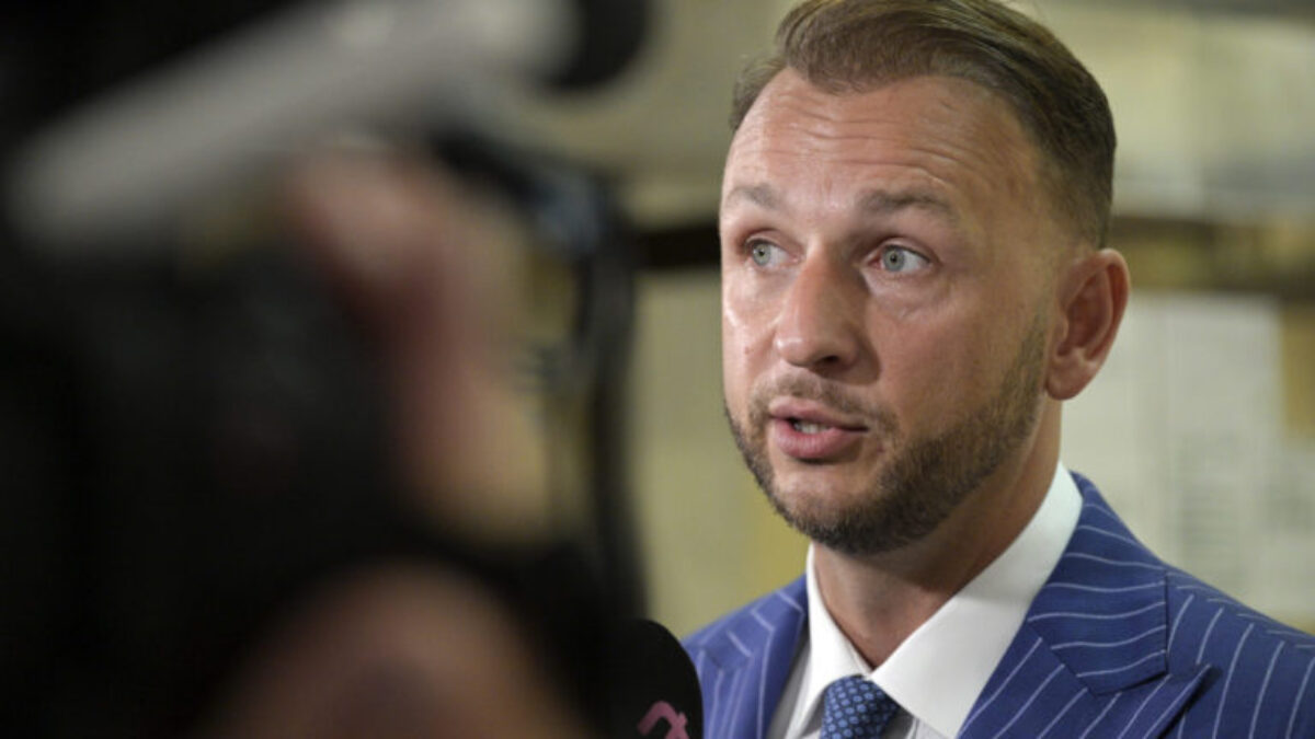 M.Š.EŠTOK: ÚSTAVA HOVORÍ JASNE – SLOVENSKO JE POSTAVENÉ NA CYRILO-METODSKEJ TRADÍCII, NIE DÚHOVEJ