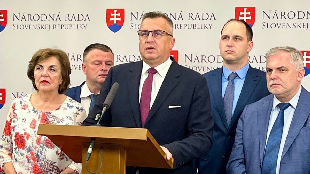 Žiadne zbrojenie, len preto, lebo si to zmyslela Ursula von der Leyen. Právo na opravu do 3 dní.