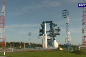 Ruské vzdušné sily úspešne vypustili z kozmodrómu Pleseck ťažkú ​​raketu Angara-...