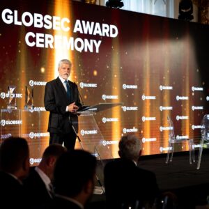 GLOBSEC 2025 v Prahe: Divadlo globálnych elít, neúspešných diplomatov a vojnovýc...