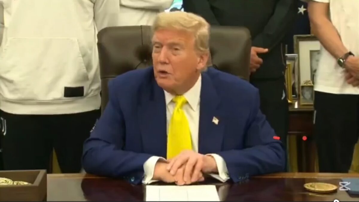 „Celý svet exploduje, ak Irán získa jadrové zbrane.“ – Donald Trump