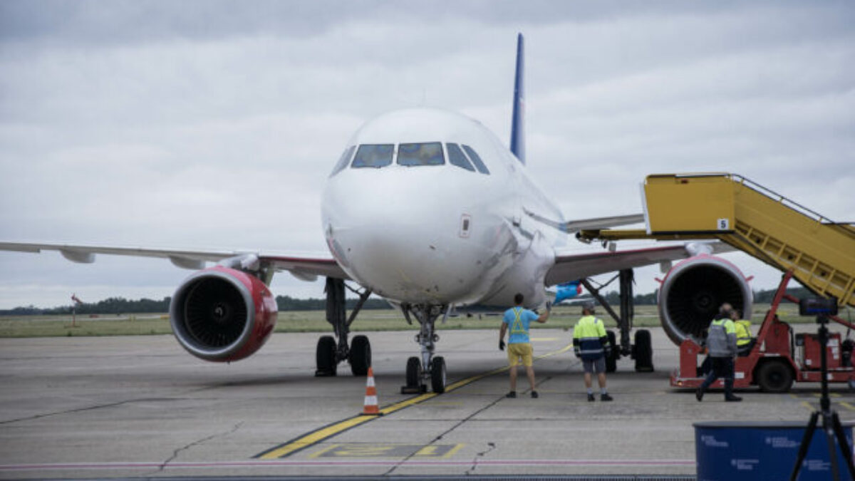 Vláda schválila vyslanie dvoch lietadiel na evakuáciu Slovákov z Blízkeho východu, prebiehať môže dvoma spôsobmi